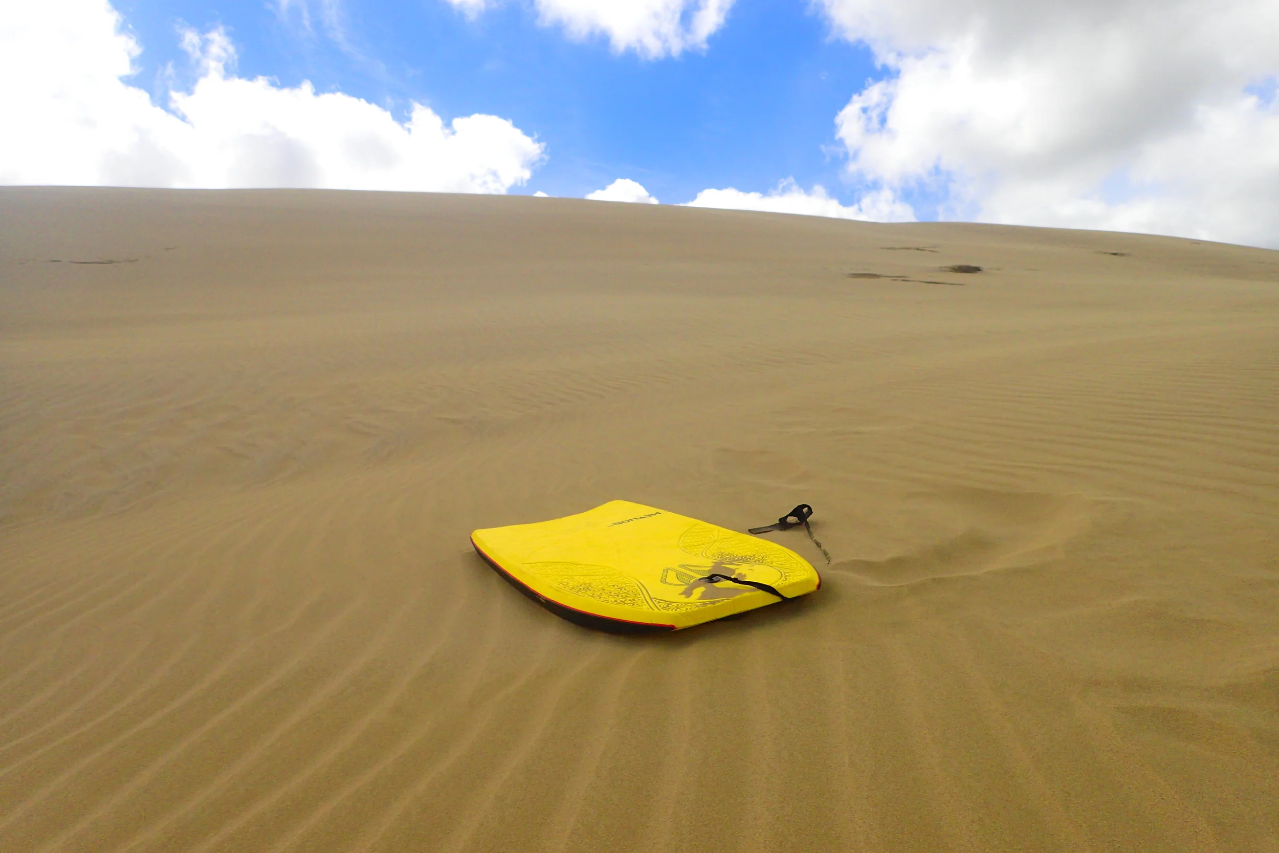 4 steps to sandboarding the Te Paki dunes in New Zealand