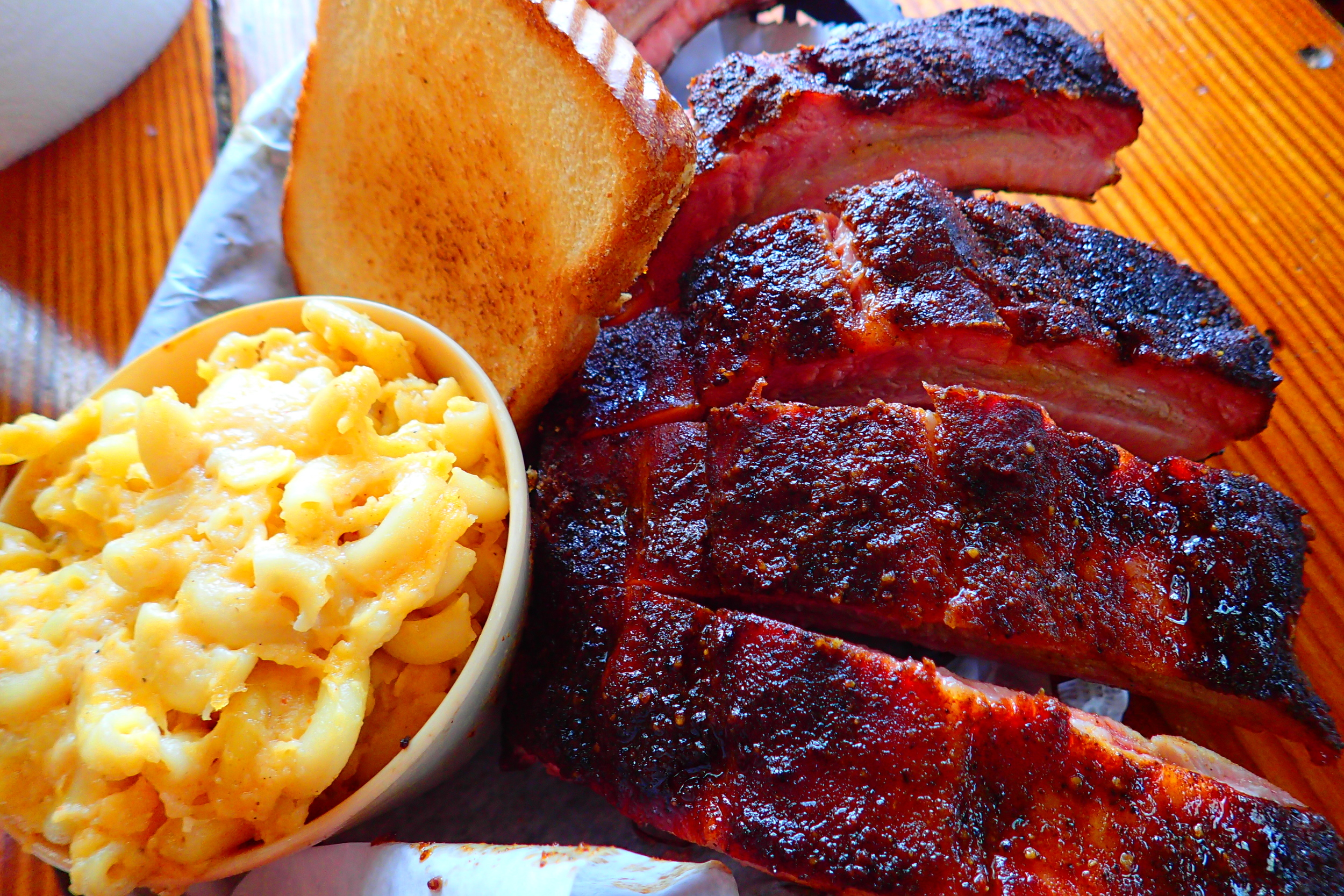 BBQ Ribs and a side of Mac at The Joint