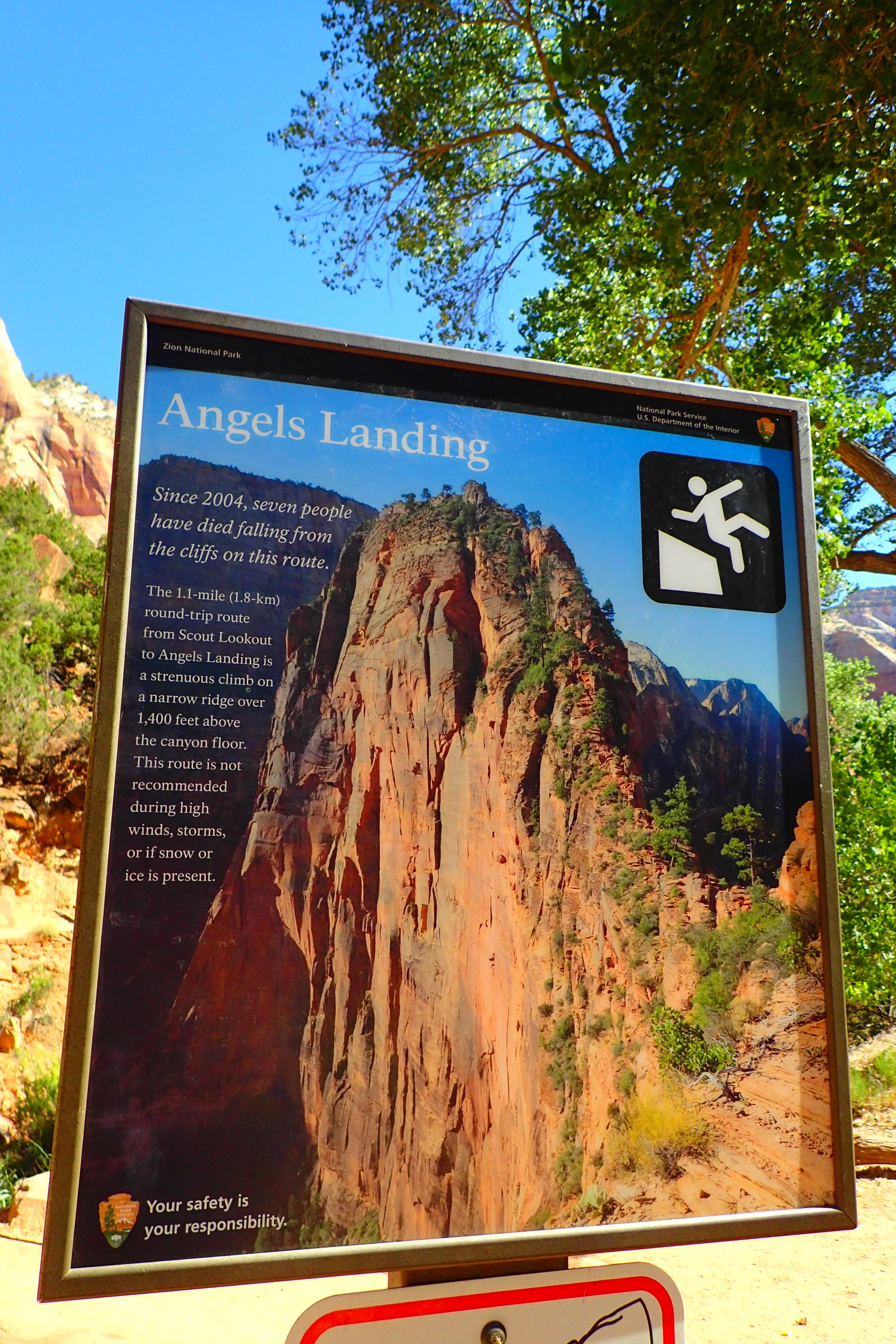 Angels Landing - Crowded Hike