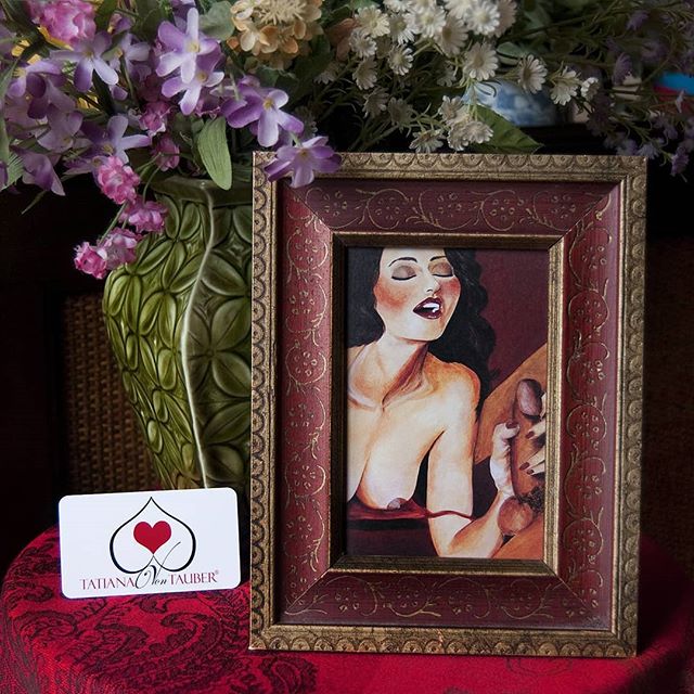 SALE!! FREE domestic shipping in my stationary shop for all my erotic greeting cards til Dec. 2, midnight EST! Send a sexy greeting, frame by the bed or collect them all and keep them in your closet! 😂💋 ...Just buy them and enjoy. Xoxo 🎨
Visit my 