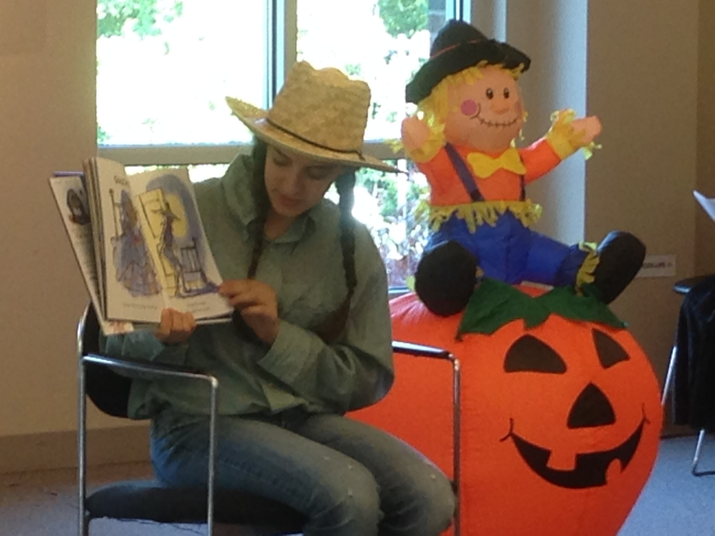 SPA Vounteers Read to the kids