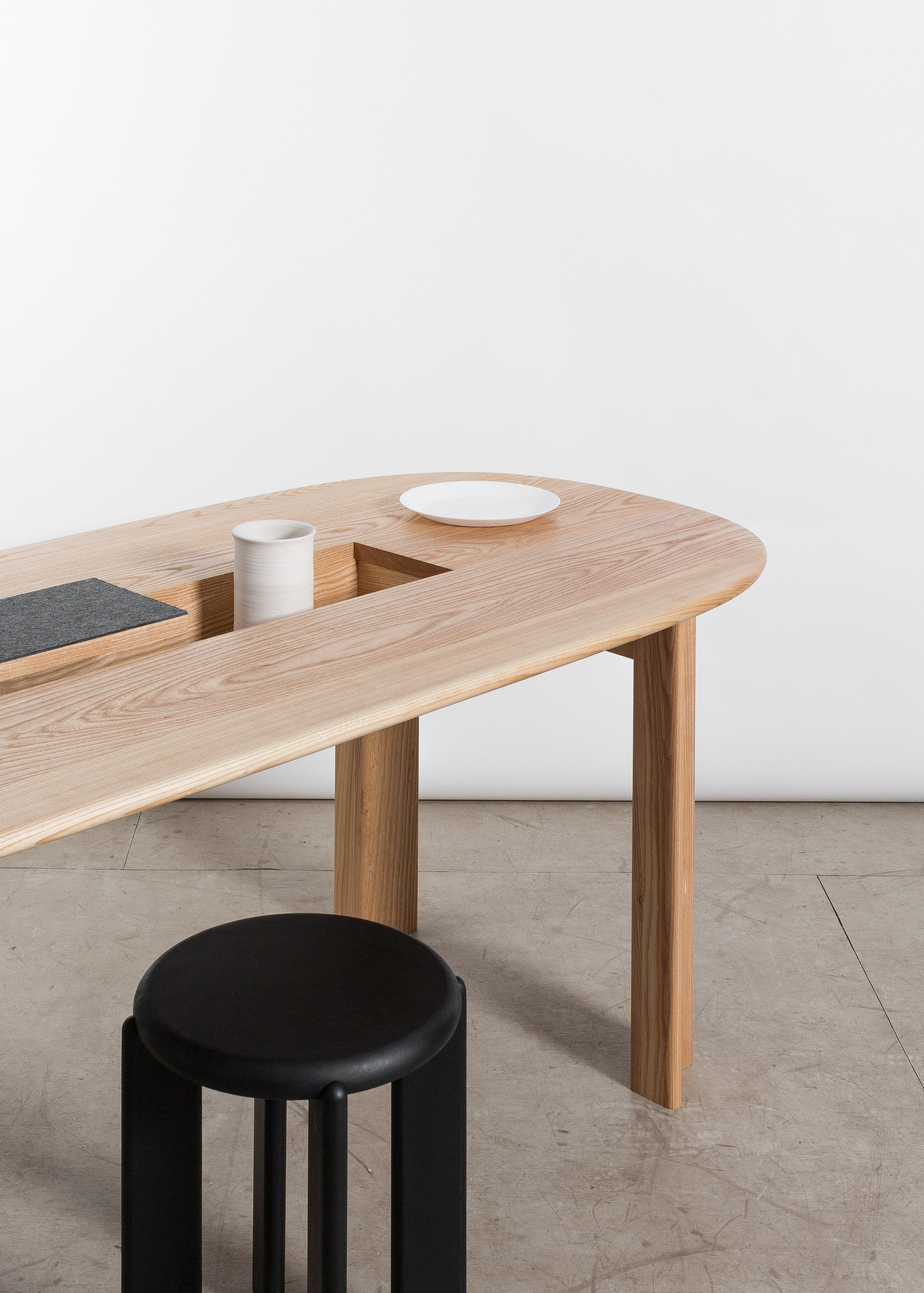 studio snng - miro dining table studio snng - miro dining table