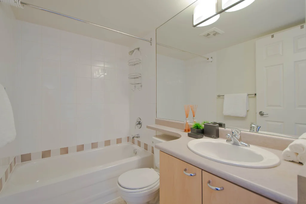 ensuite.jpg