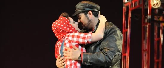Moscow-Cheryomushki-Dmitri-Shostakovich-feature-image-Sophie-Gordeladze-as-Lusya-Dominic-Armstrong-as-Sergei-Chicago-Opera-Theater-credit-Liz-Lauren.jpg