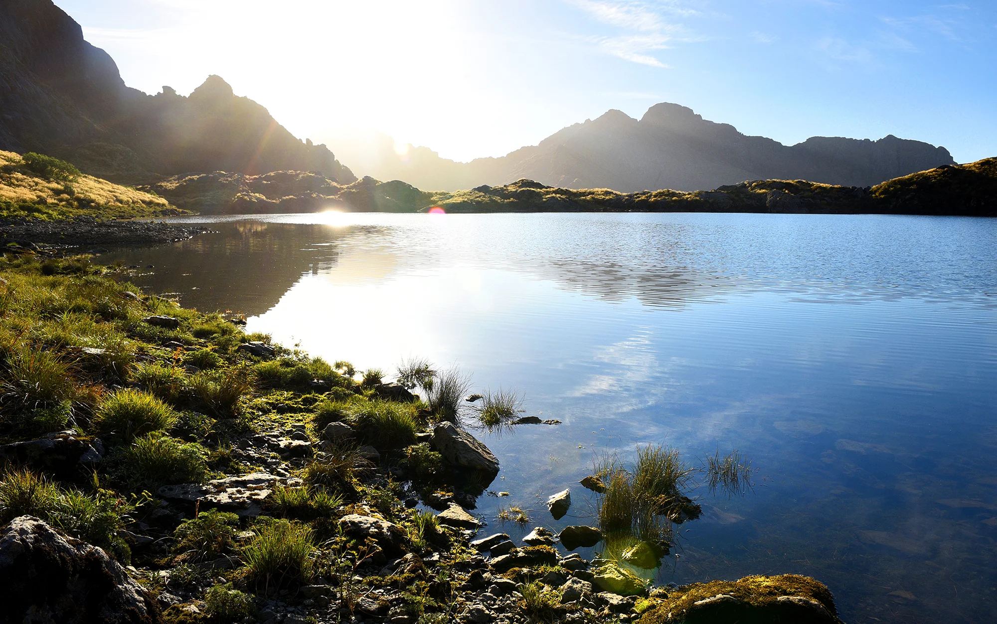 6 Looking_over_Lake_Liz_Tusk_ridge_background_left.JPG
