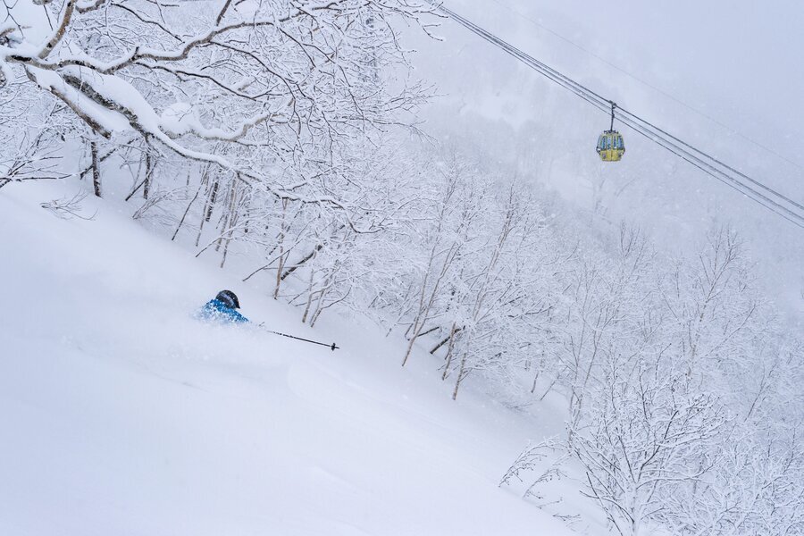 Powder skiing at Hoshino Resorts Tomamu