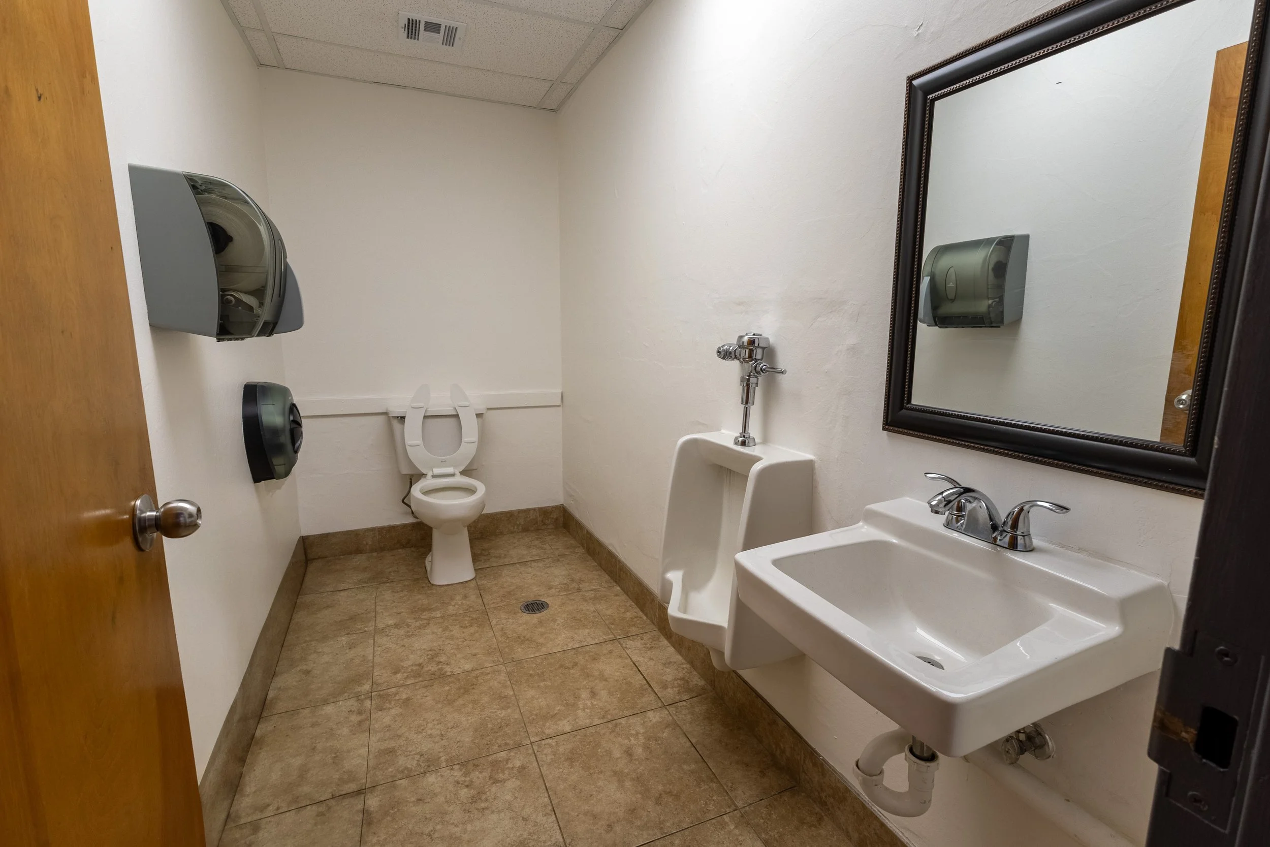 0X8A0070-HDR-2.jpg