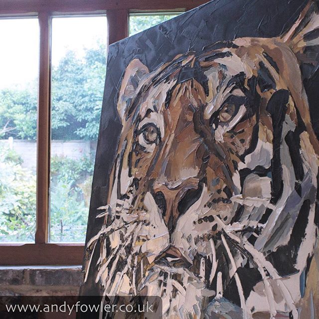 Website photo shoot... #tiger #tigerpainting #palletknifepainting #oilpainting #painting #wildlifeart #wildlifeartist #andyfowler #andyfowlerart #andyfowlerartist