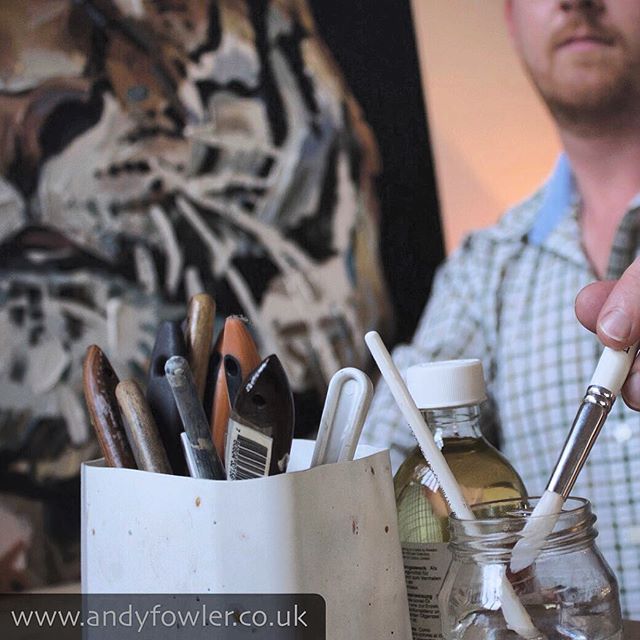 Website photo shoot... #tiger #tigerpainting #palletknifepainting #oilpainting #painting #wildlifeart #wildlifeartist #andyfowler #andyfowlerart #andyfowlerartist