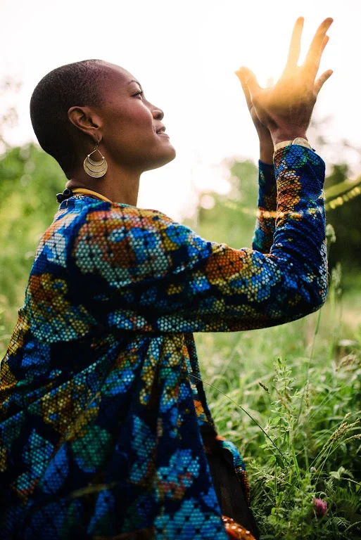Jocelyn Gordon Illuminated Sun Prayer Wanderlust Stratton 2019 Profile.jpg
