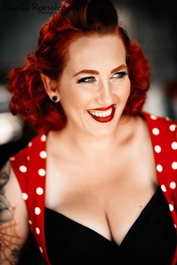 Red everywhere for an amazing look on EveElle Scarlett!