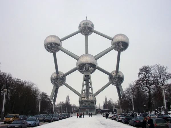December 29, 2010, we slid through the ice and snow to look at the Atomium, designed by engineer André Waterkeyn and architects André and Jean Polak for the 1958 Brussels World’s Fair.
