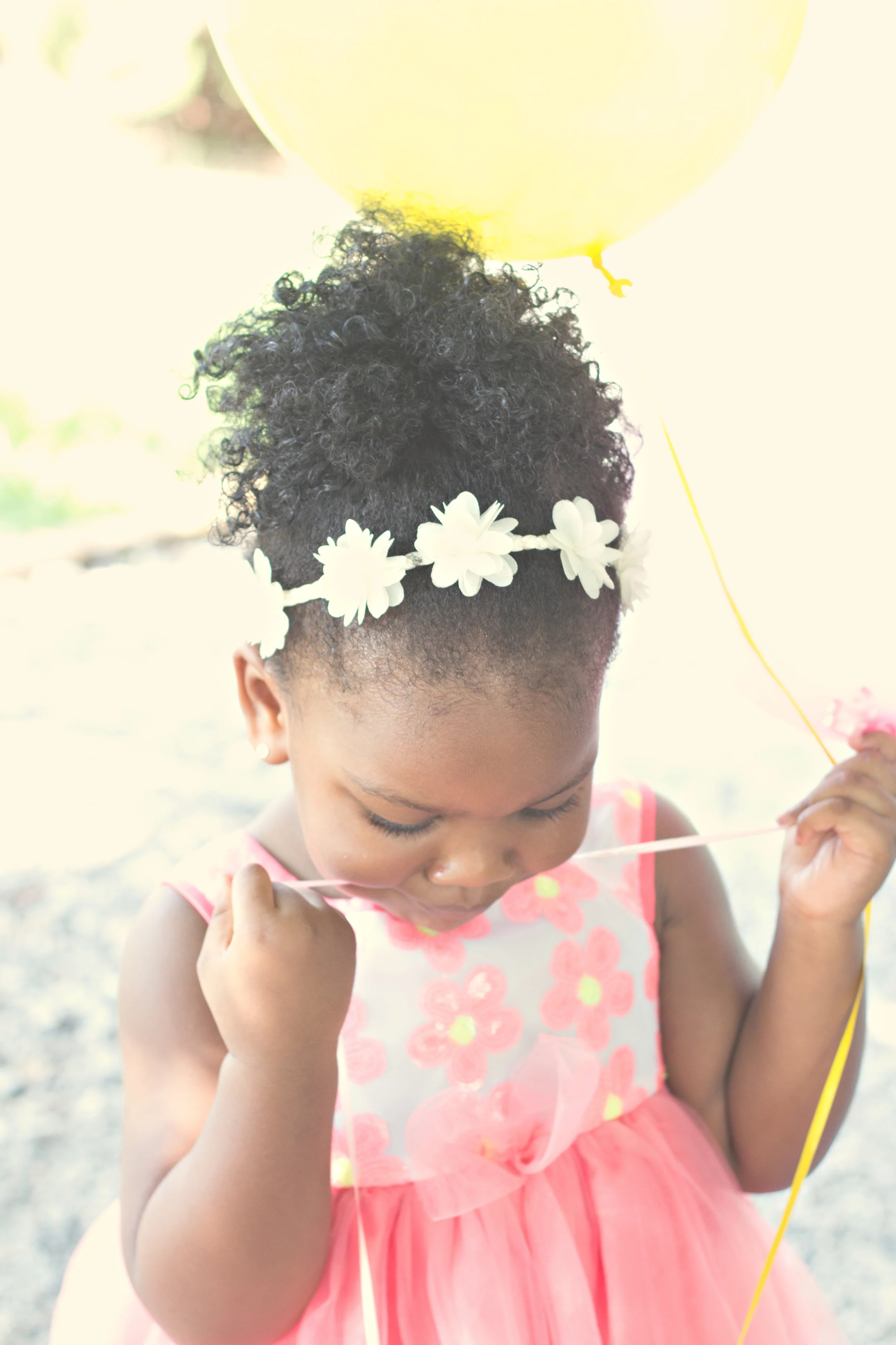 Those lashes, those flowers... Precious!