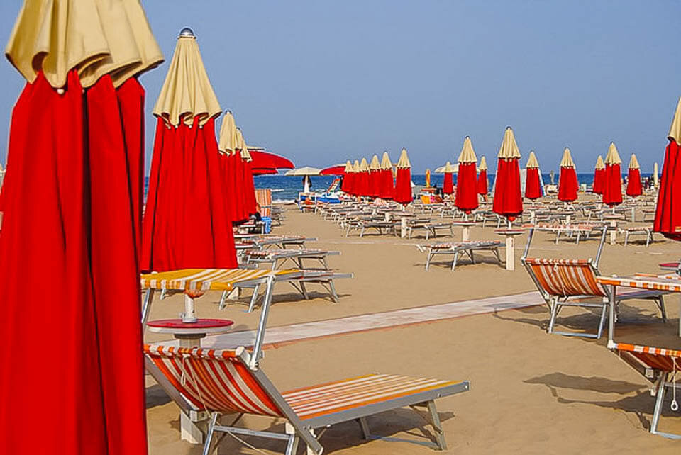里米尼是博洛尼亚海滩一日游的好去处