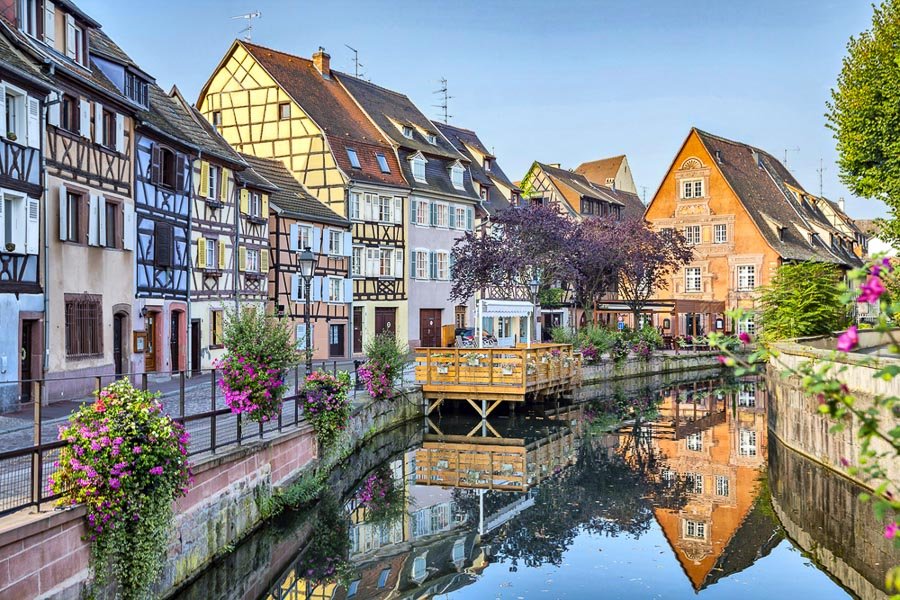 small towns to visit in france