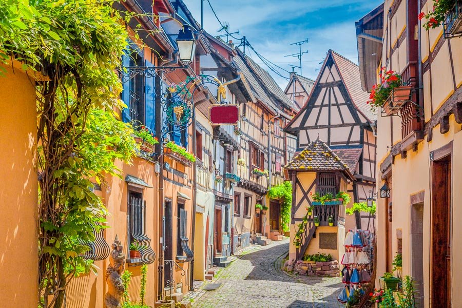 small towns to visit in france