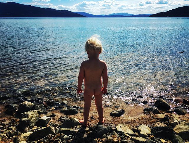 #pnwonderland #babybuns #summer #lakelife #adventure #idahome #lakependoreille #bunstagram #lake #hiking #wanderlust #reiproject1440 #getoutside #neverstopexploring #pnw #toeheads #7boutside #brynballenger