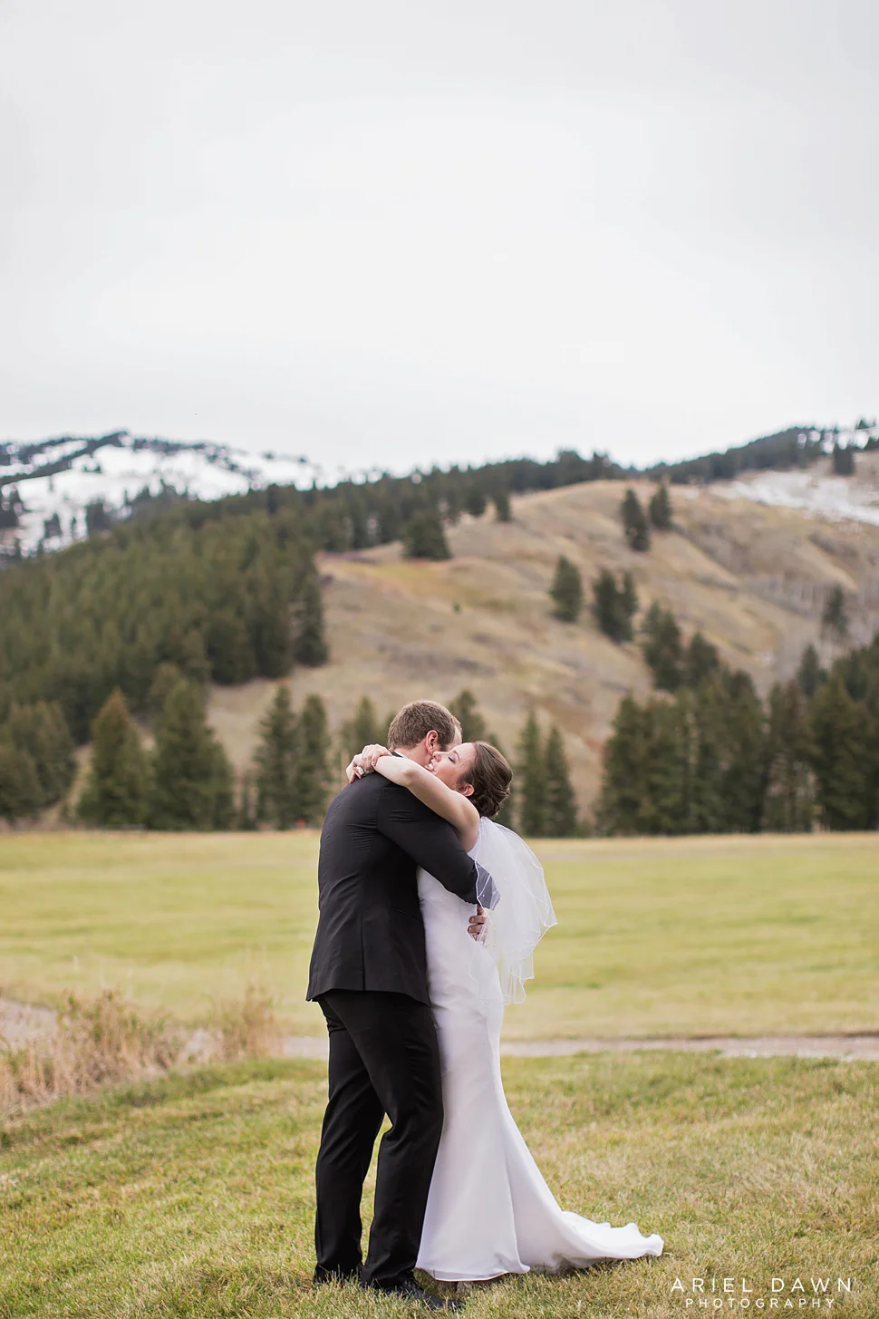Macee planned ahead and brought extra tissues for her and Matt's first look. It was beyond precious. 