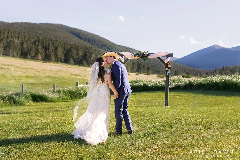 Central Oregon Summer Wedding_29.jpg