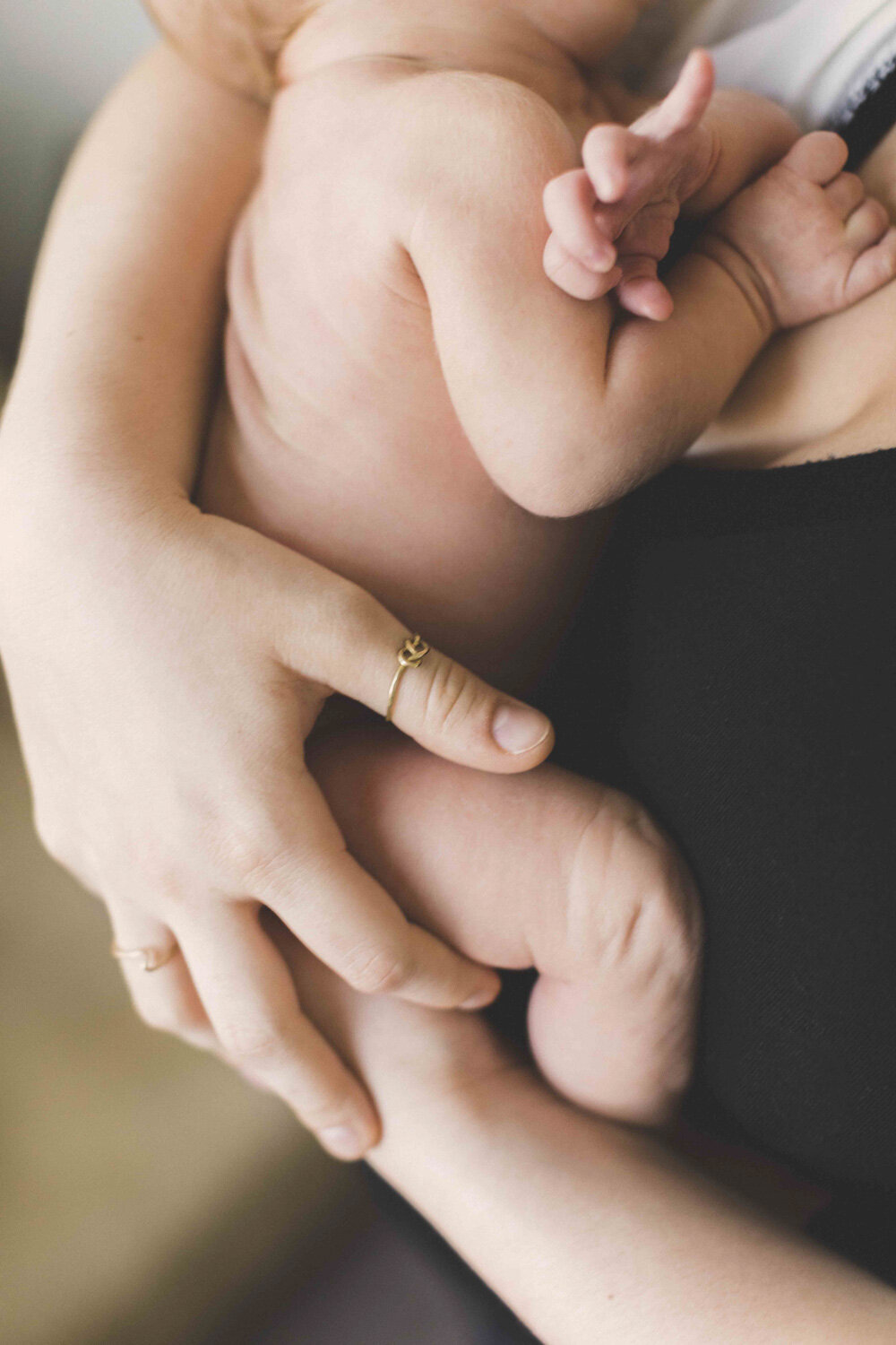 newborn-family-photographer-sisters-oregon_2.jpg