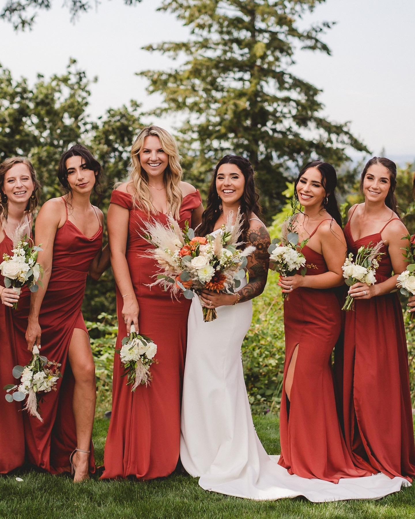 Hey Bend Brides-to-be! 🌲✨

Swipe left to soak up the dreamiest bridal party vibes from Sarah &amp; Kyle&rsquo;s wedding! 📸 From laughter-filled prep to dance floor shenanigans, these photos capture the essence of having your girl squad by your side