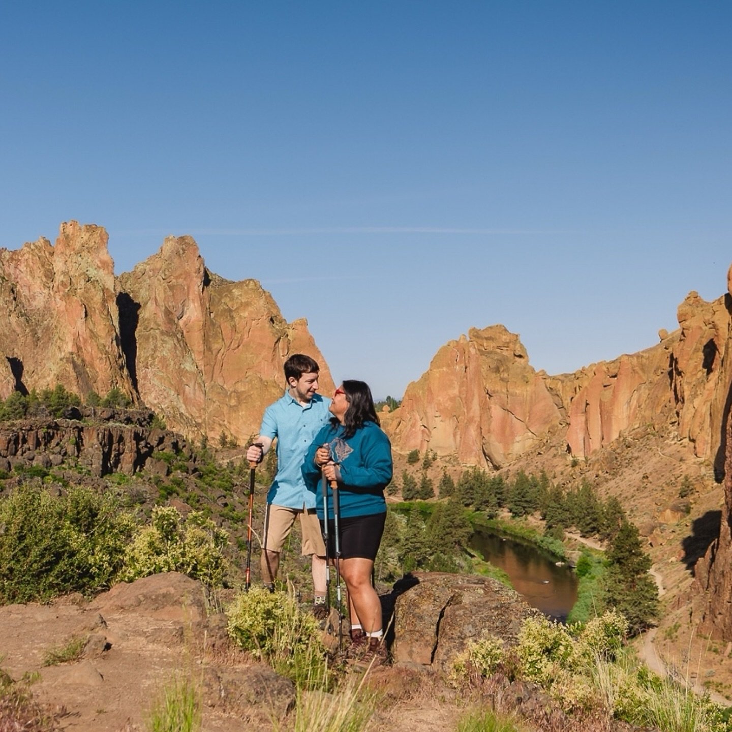 Eunice &amp; Sean are getting married today! 🤍🏔️

But just four days ago, we were hiking through the dramatic cliffs and golden light of Smith Rock State Park for their sunrise engagement session &mdash; and yes, they brought their trekking poles. 