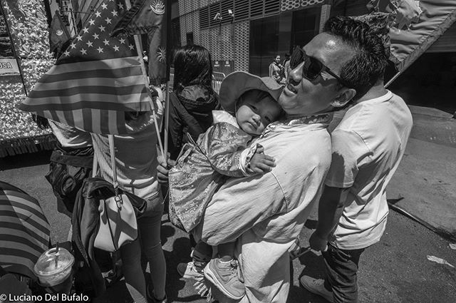 Father And Daughter. Happy Fathers Day! .
.
.
.

#eyeshotmag
 #everybodystreet 
#lenseculture 
#streetcapture
#streetlife_award
#storyofthestreet
#storytelling
#myfeatureshoot
#street_photography
#dreaminstreets 
#lenseculturestreets
#wearethestreet
