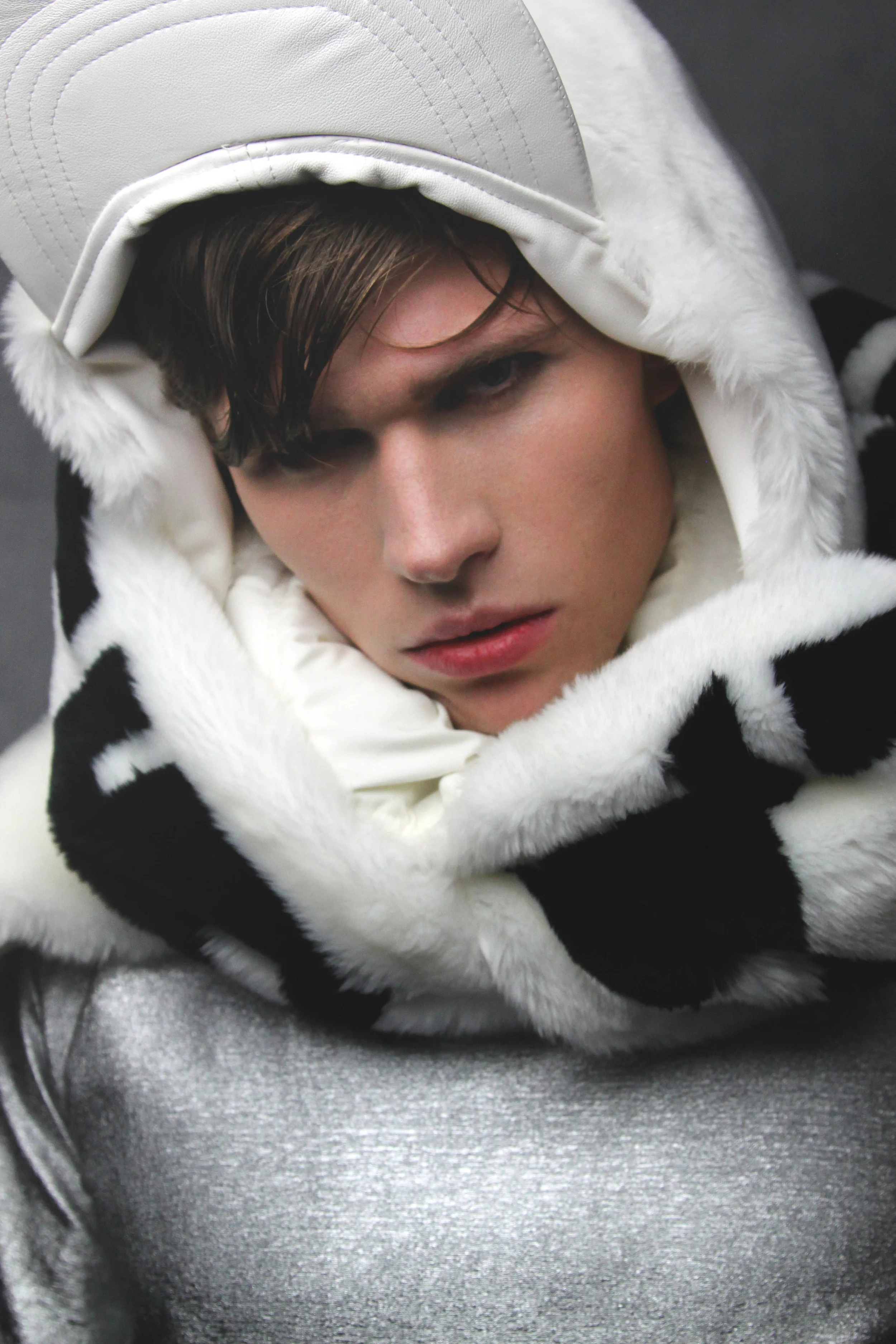 top CMMN SWND cape KTZ