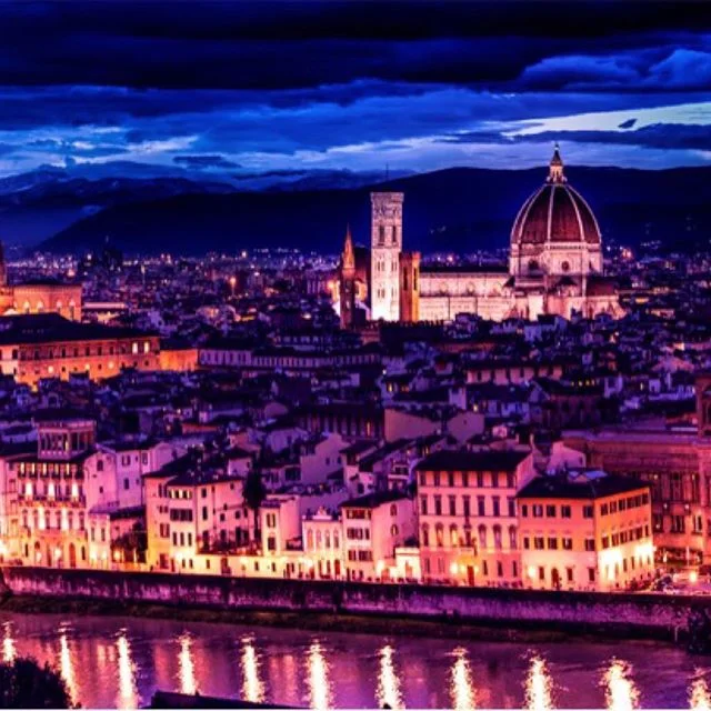 イタリア フィレンツェでの夜です。魔法にかかった様な時間でした。3枚のパノラマなので、僕のトップページから全貌を見てくださいね！
#model #shoot #nikon #camera  #fashion #florance #beautiful #morning  #italy #instagood #写真好きな人と繋がりたい #ファインダー越しの私の世界 #写真を撮っている人と繋がりたい  #お洒落 #santamaria  #music #ポートレート部 #東京カメラ部 #写真部 #イタ