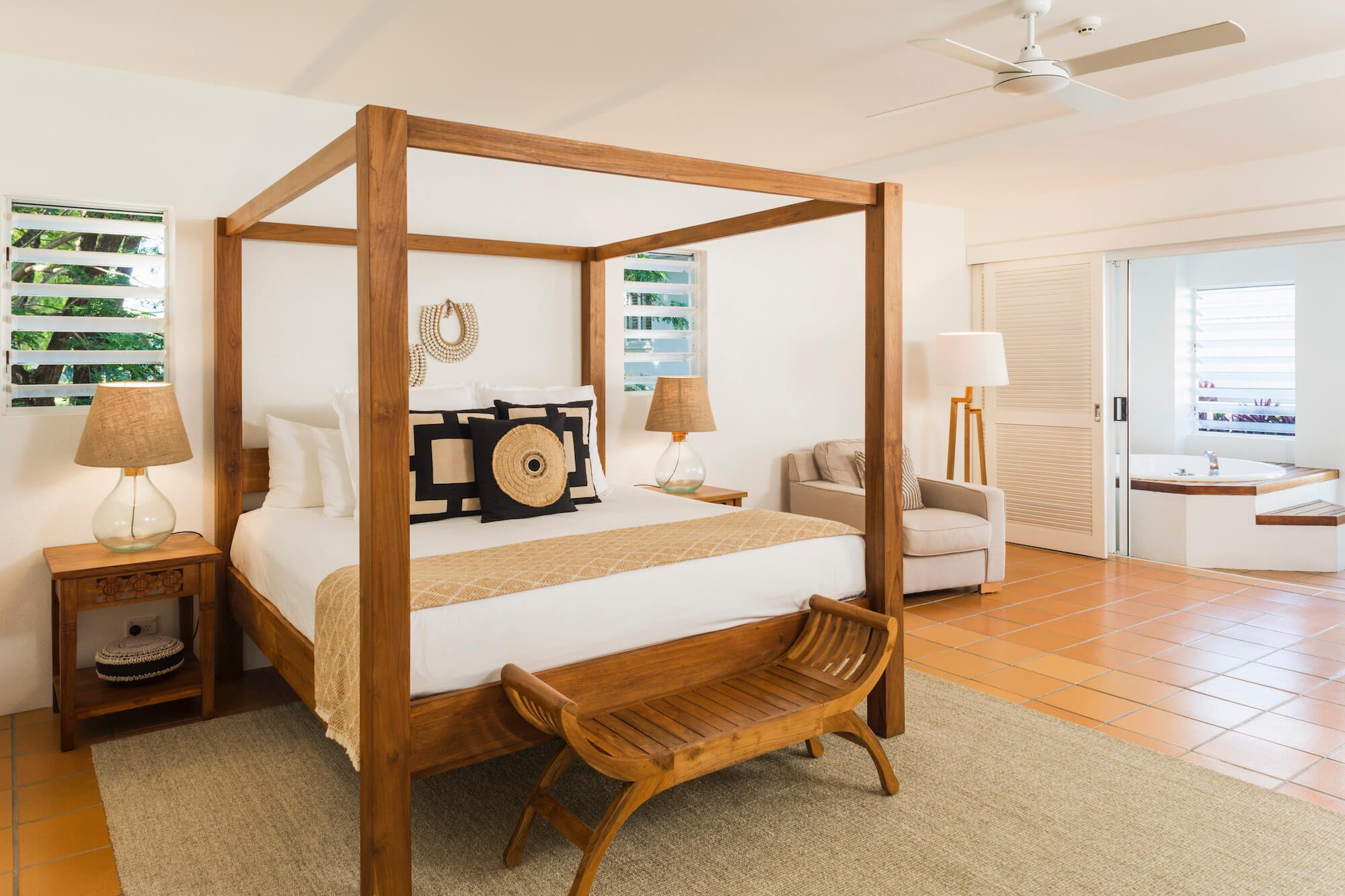 Accommodation-Verandah King Spa Suite Bed.jpg