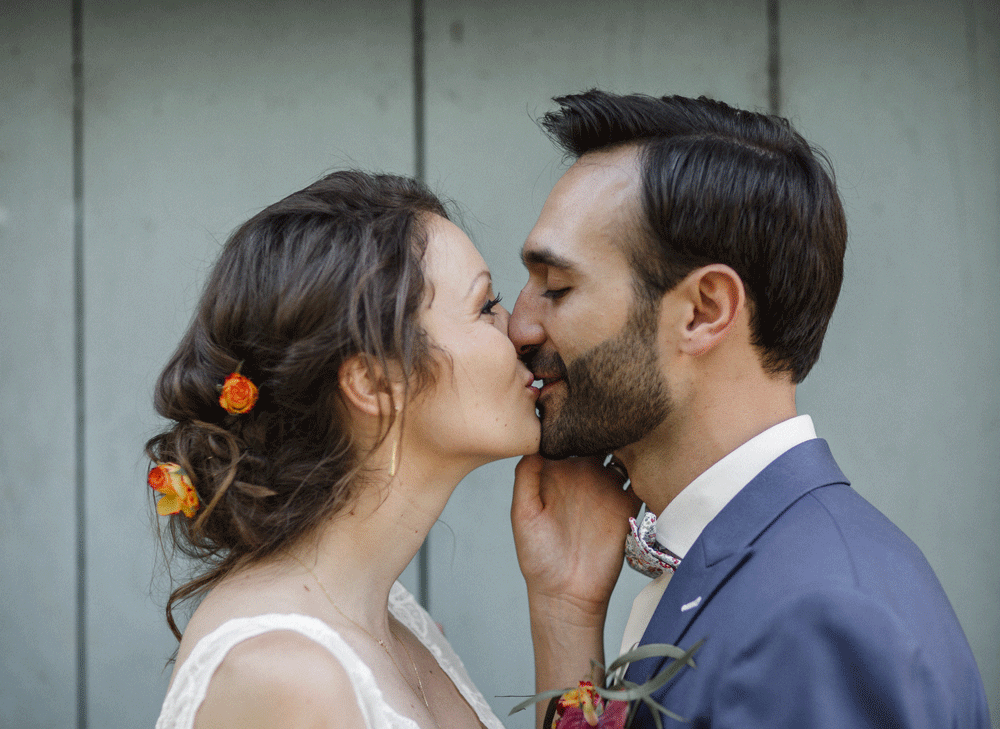 GIF-kiss.gif