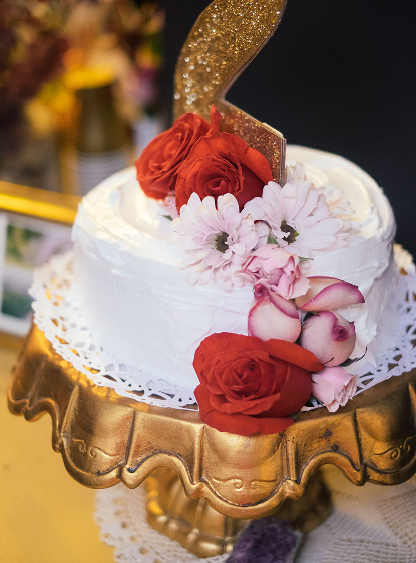 flower topped cake wedding how to use flowers in your wedding gold cake stand parker etc