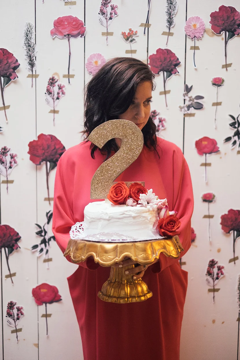 diy gold cake topper flower cake wedding backdrop diy flowers amy parker anderson parker etc