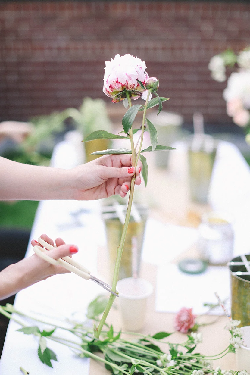 how to arrange flowers in a vase wedding tips parker etc