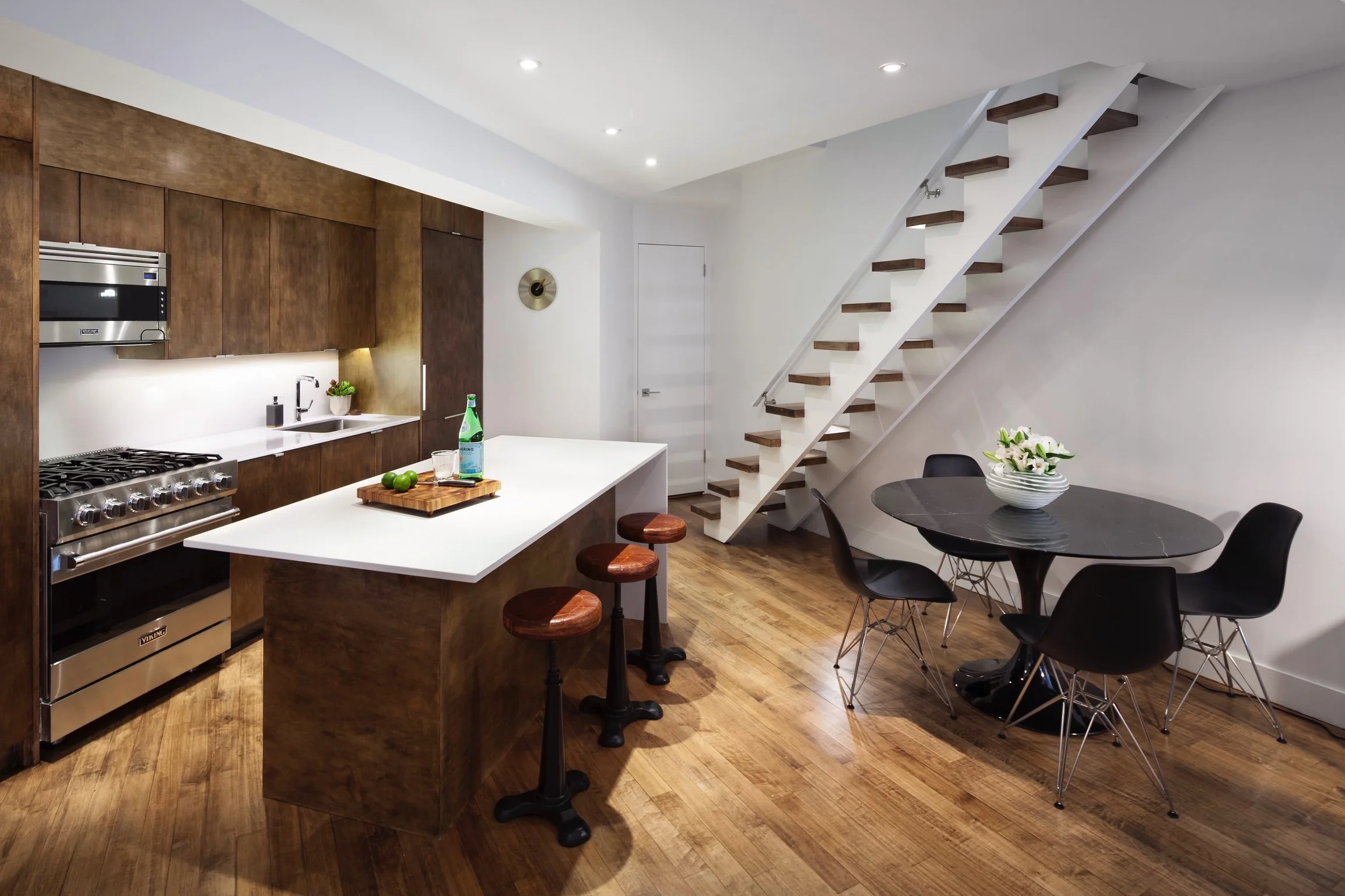 Kitchen Island - Breakfast Nook 
