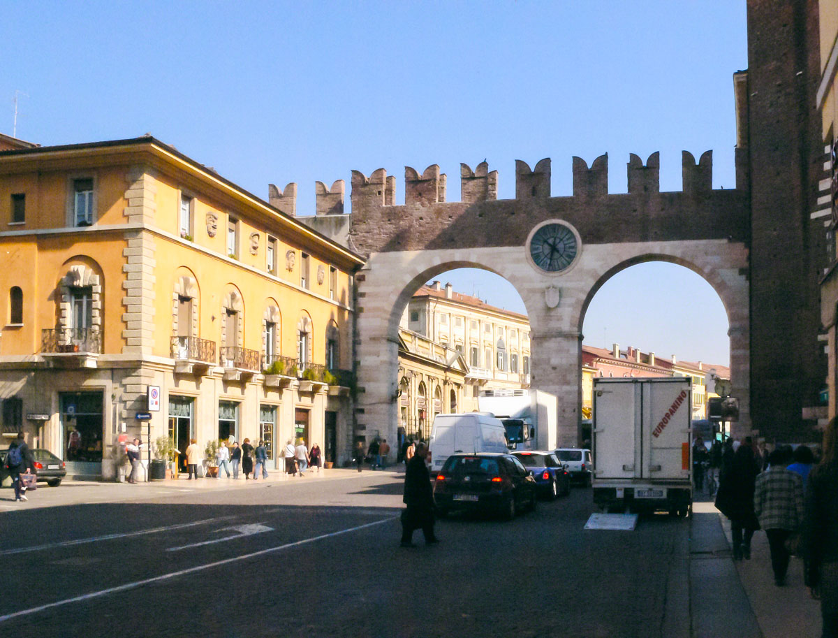 Town gate on the Corsa Porta Nuova - Verona, Italy