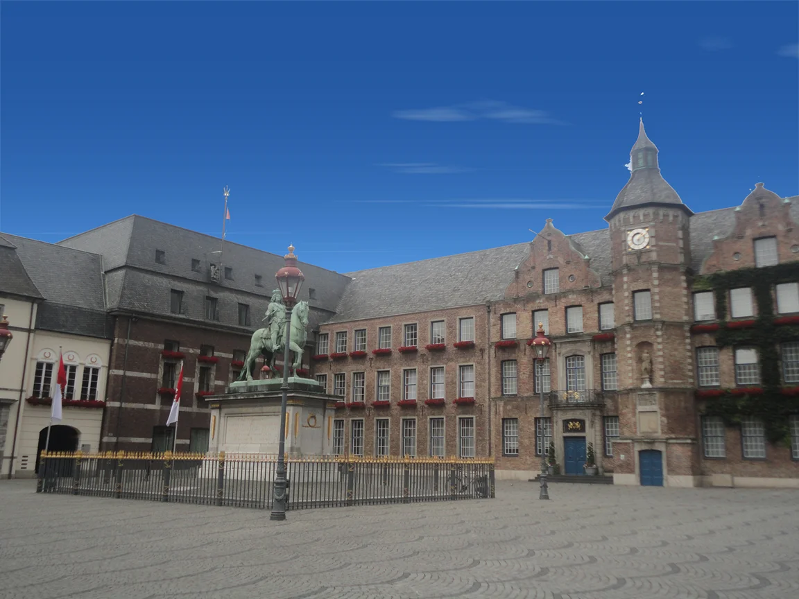 Düsseldorf city hall and town square with Jan Wellem statue