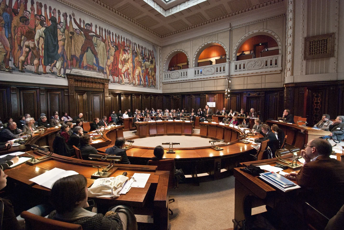 Meeting room, with a mural of local hero Dietrich Arnsborg urging the citizens of Hannover in 1563 to affirm the Reformation. Over sixty citizens raise their arms in agreement