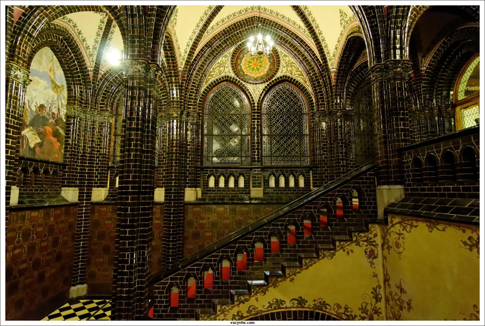 Interior stairwell (photo by vazyvite)