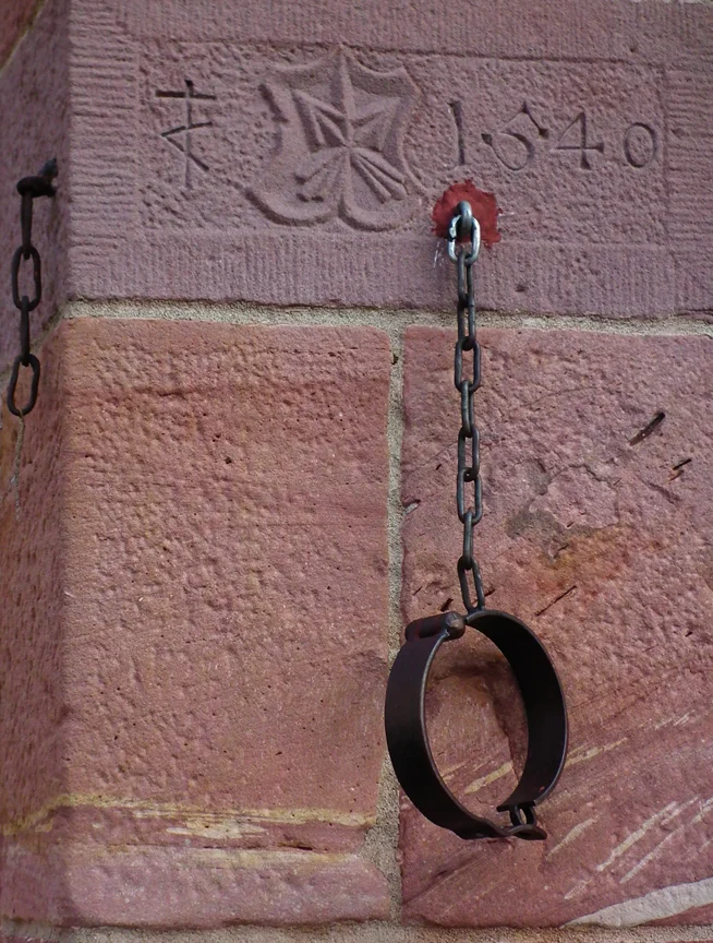 Modern replica of a neck-iron pillory attached to the stonework of the Schriesheim city hall