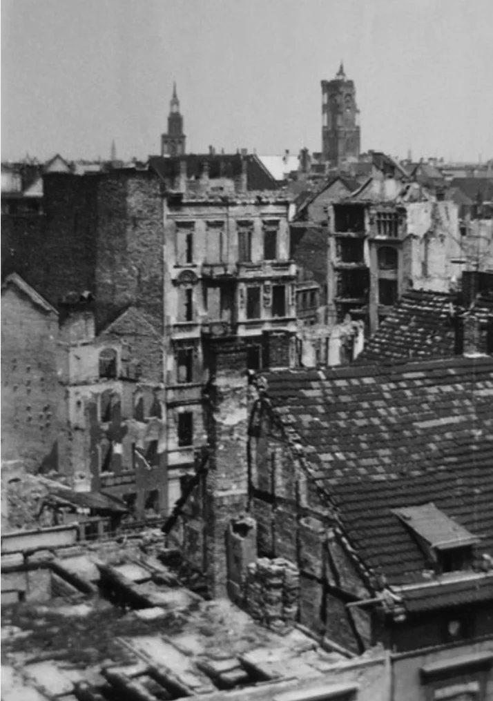 Berlin 1945, with the Rotes Rathaus in the background