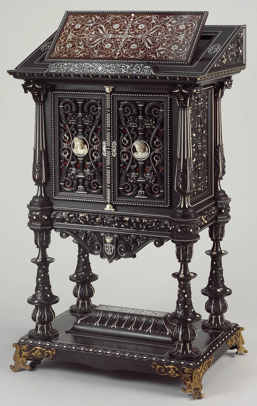 Bookstand, by Georges-Alphonse Jacob Desmalter, exhibited at the 1839 exposition Luxury items still competed with technological inventions at the expositions of the July Monarchy.