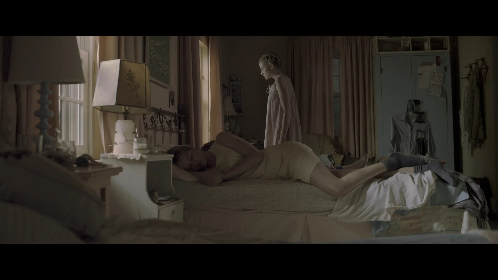 we-are-what-we-are-blu-ray-screenshot-0029360-I-300.jpg