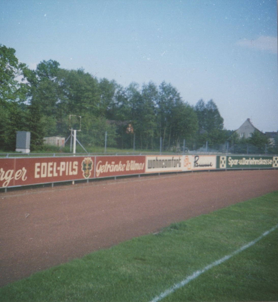 1973: Beginn der Sportplatzwerbung