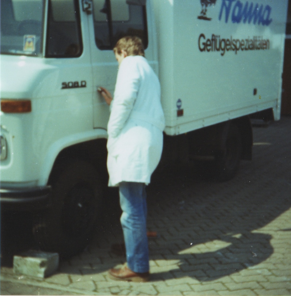 1982: Spezialisierung auf Beschriftungen und Schilder durch Ralf Neumann