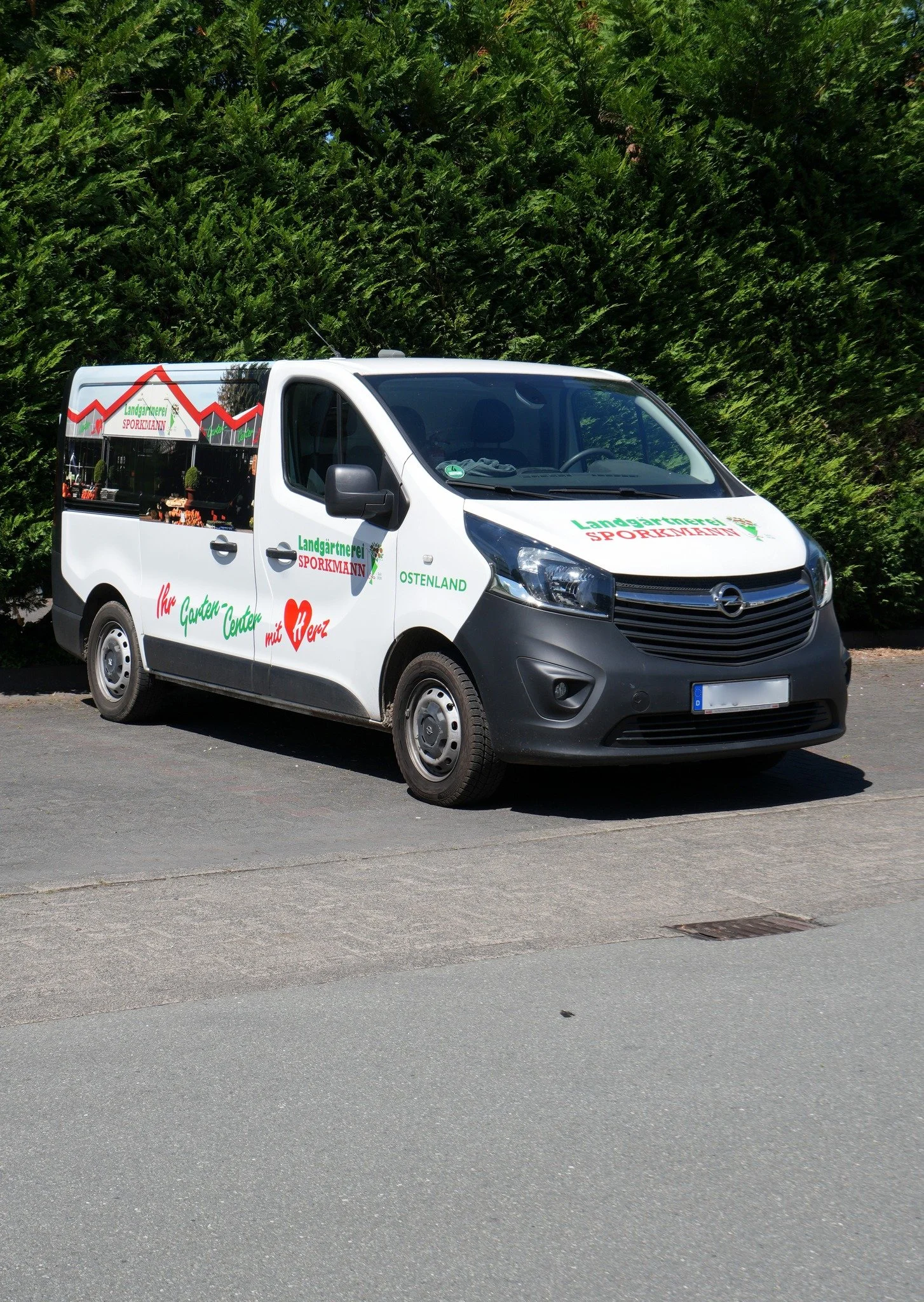 Beschriftung und Folierung mit Bildmotiv f&uuml;r unseren Kunden @landgaertnerei_sporkmann 🌹🌼🌺💐

Den Opel Vivaro haben wir gem&auml;&szlig; Corporate Design des Kunden ausgef&uuml;hrt und als Eyecatcher noch ein Foto der G&auml;rtnerei angebracht