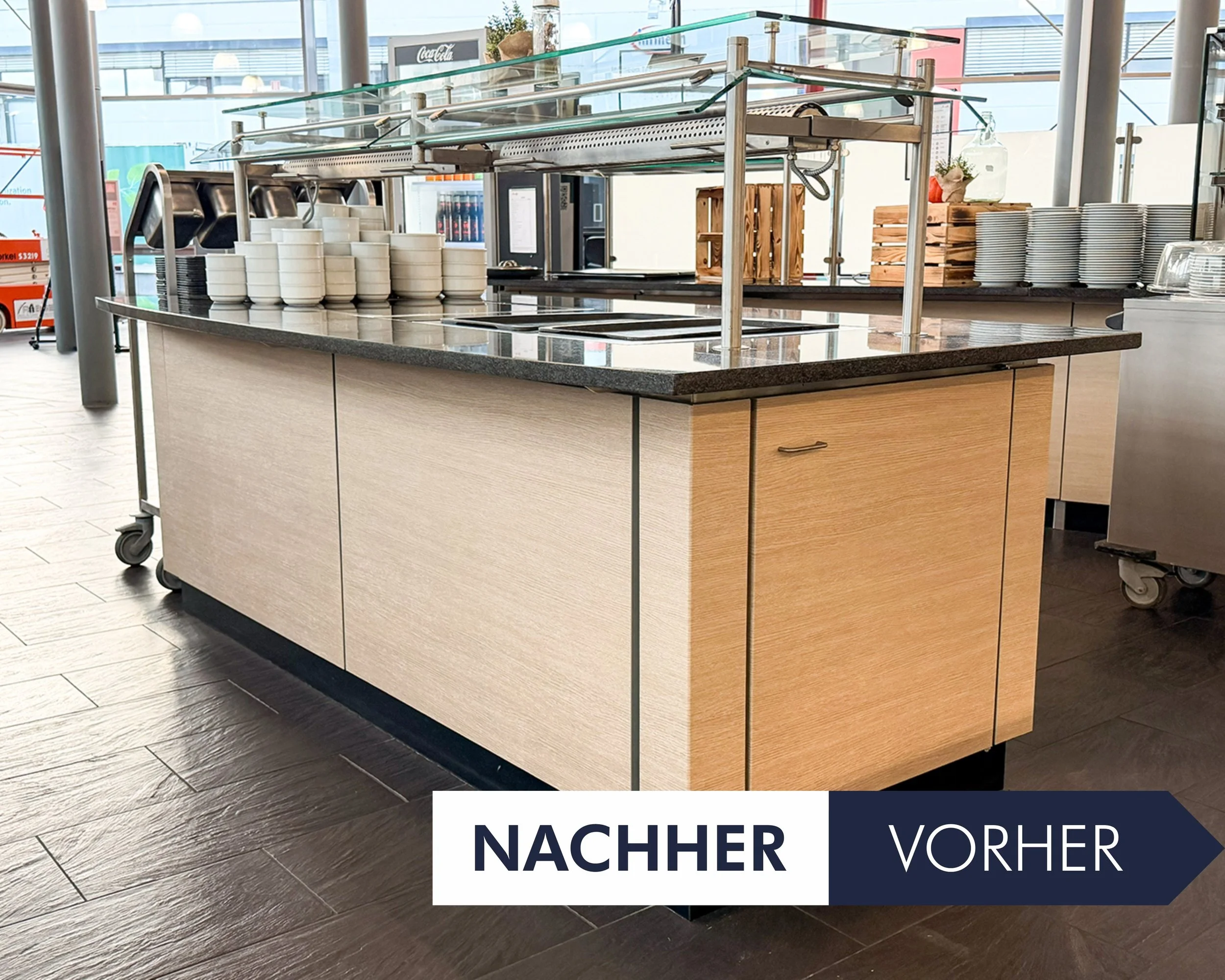 Optik-Upgrade f&uuml;r eine Firmenkantine 😍

Dank unserer M&ouml;beldekorfolien konnten die vorhandenen Gastrom&ouml;bel bei diesem Projekt erhalten bleiben und haben einen ganz neuen, frischen Look erhalten.

Wir haben die gesamte Kantine mit &uuml