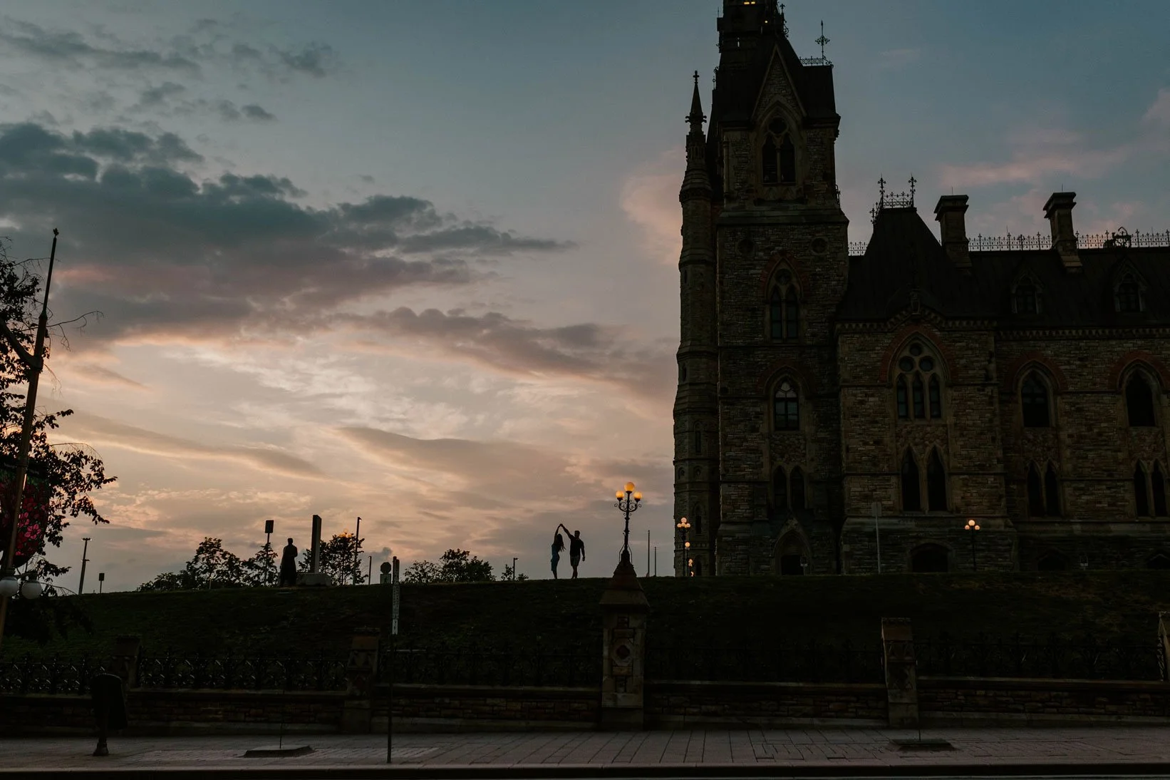 enagement photos at parliament in ottawa