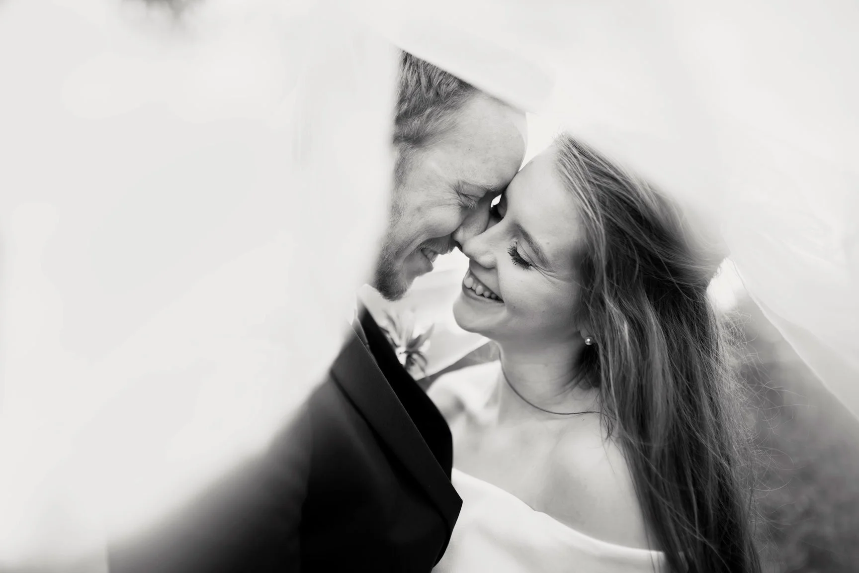 intimate wedding micro wedding photo