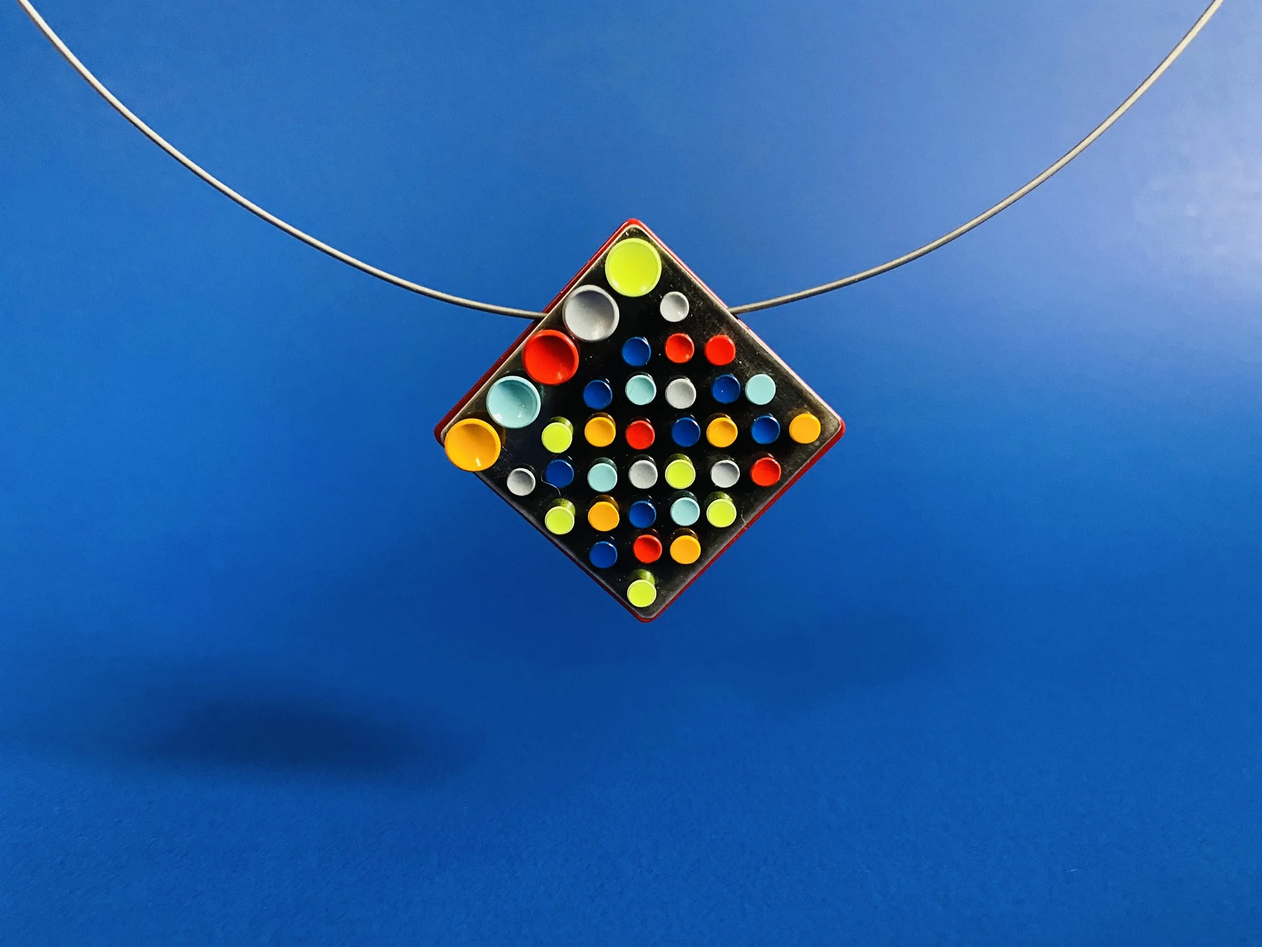 Flora_Brie_mutilcolordotsNecklace_frontdetail.JPG